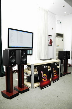 西狂爭(zhēng)霸 三諾摩機(jī)大賽重慶站決賽精彩收官，軟件創(chuàng)新引領(lǐng)計(jì)算機(jī)開(kāi)發(fā)新浪潮