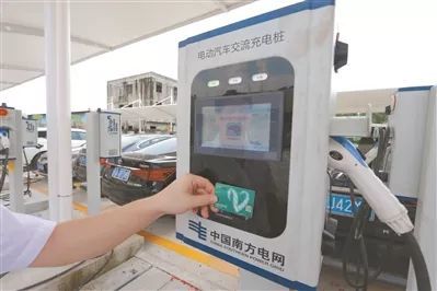 廣州加速新能源車充電設施建設 擴大規(guī)模容量，研發(fā)充電設備，推進夜間停車場專設